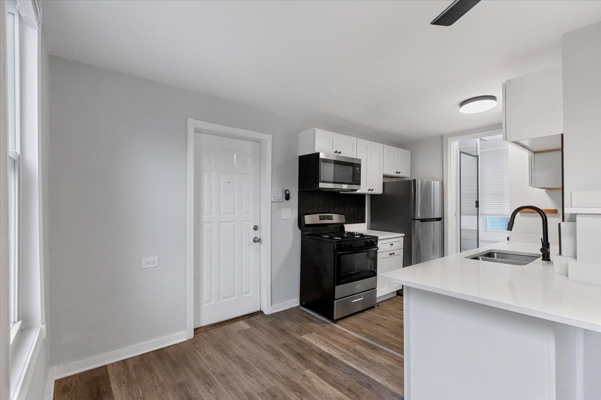 2350 West Augusta Boulevard – photo 3