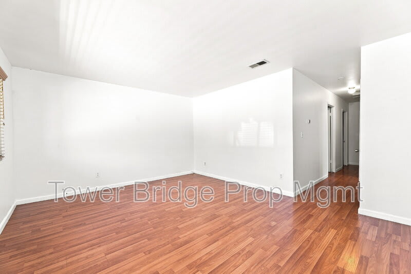 3414 6Th Avenue – photo 3