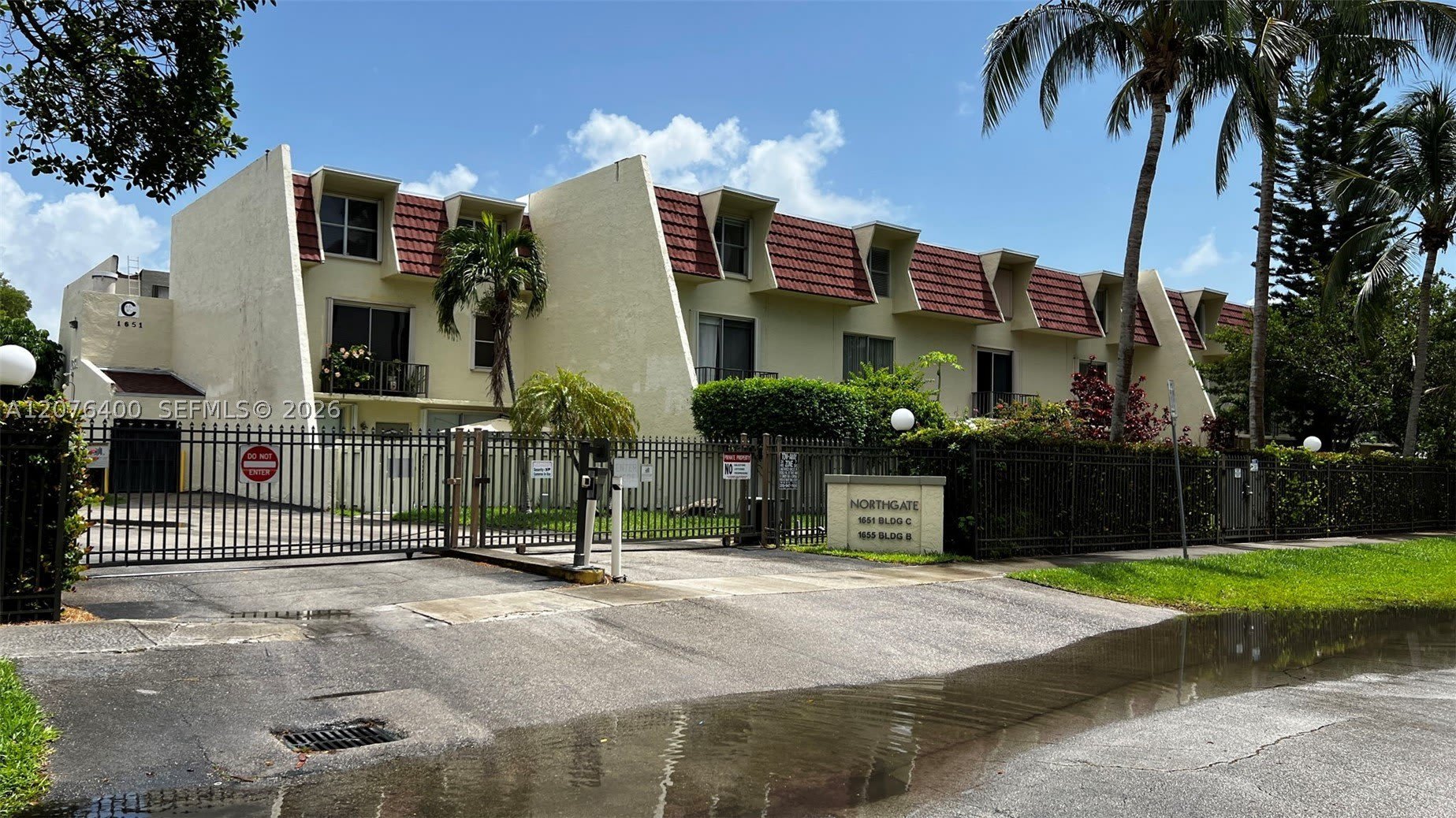 1655 NE 115th St – photo 1