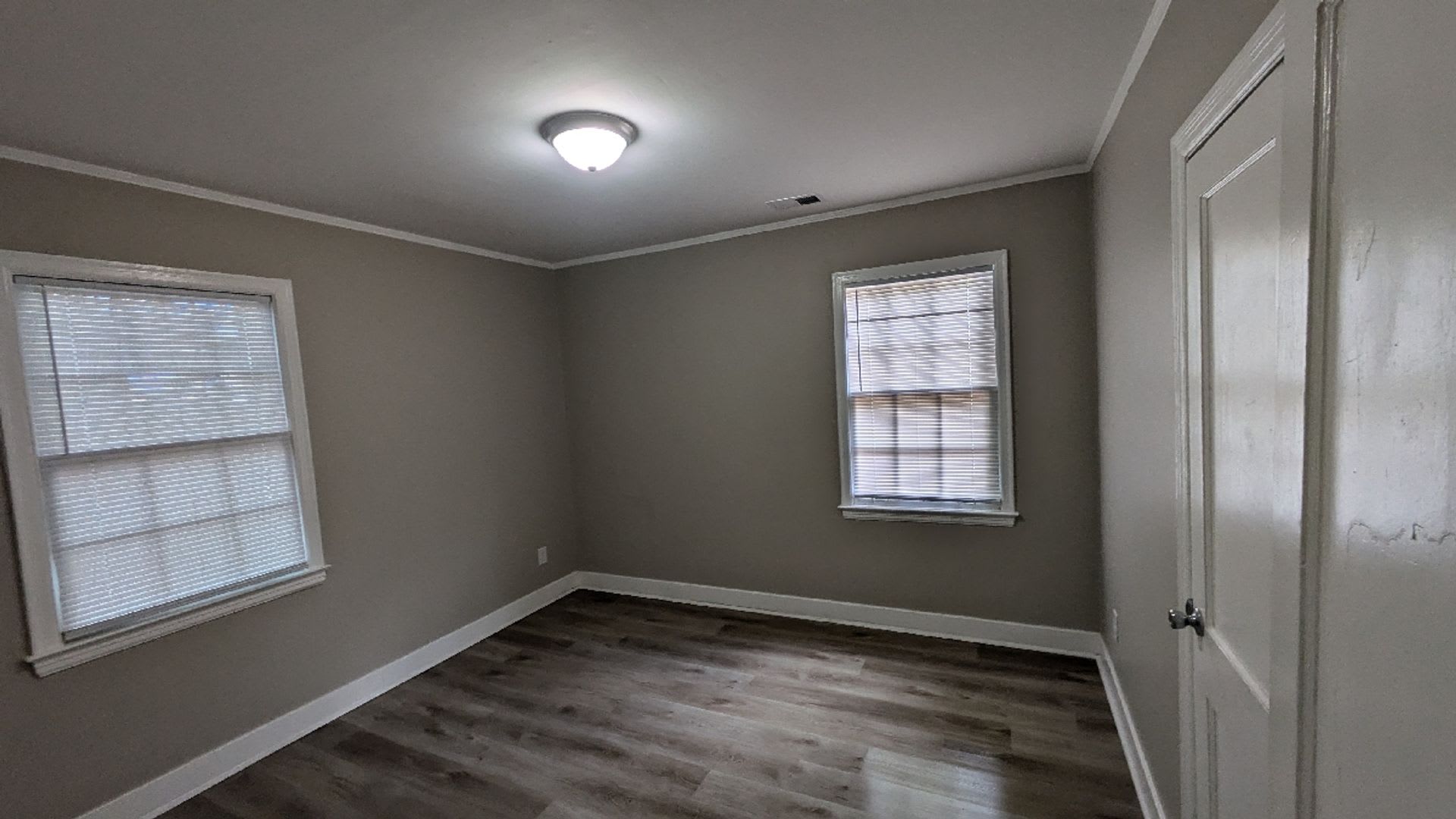 Charming 2-Bedroom Home with Comfortable Living Space – photo 2