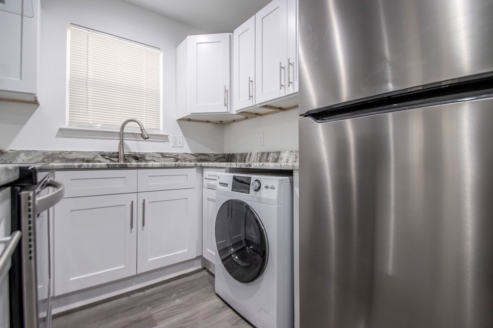 201 N Pierce St – photo 4