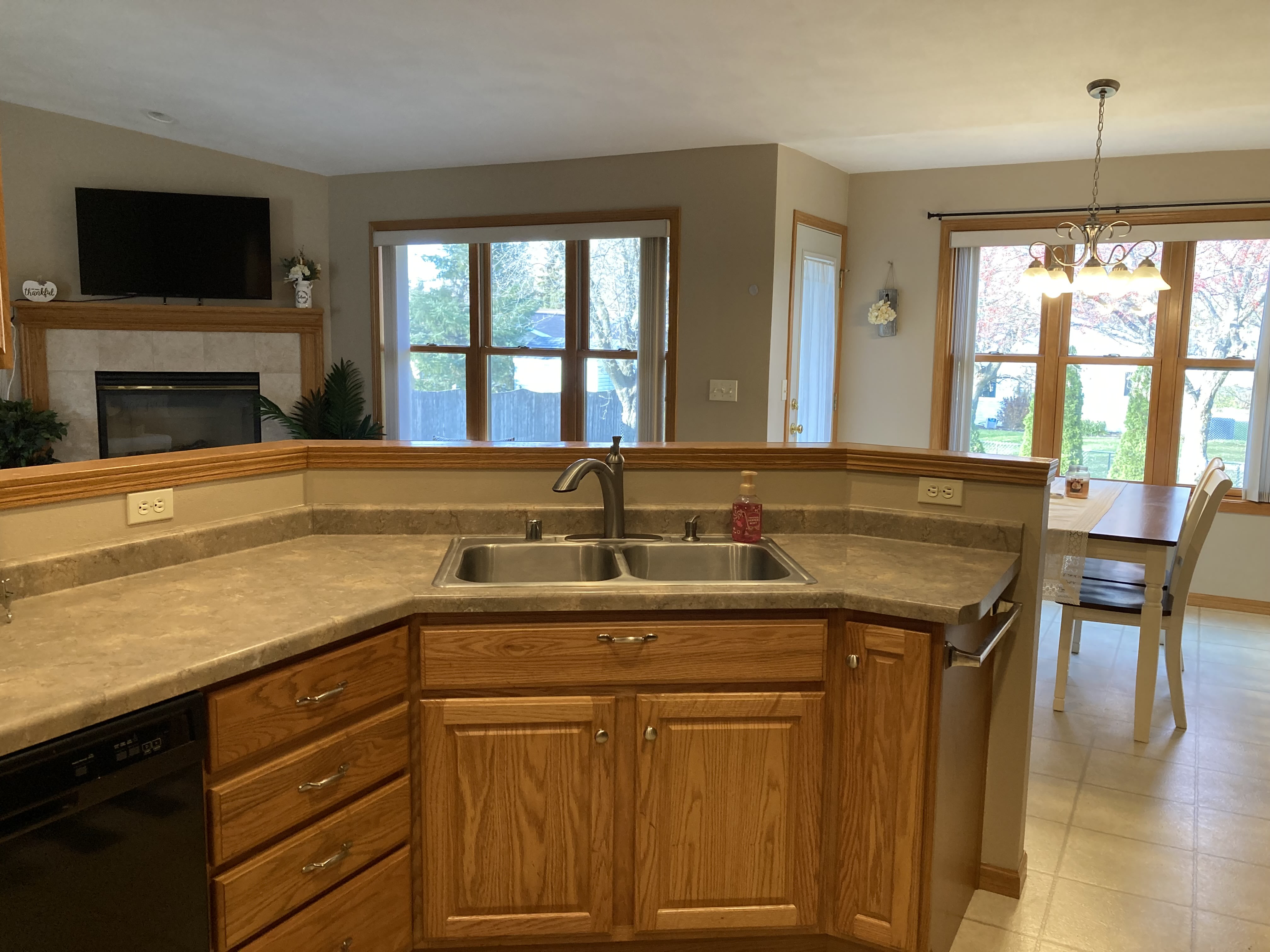 121 Jacquot St – photo 4