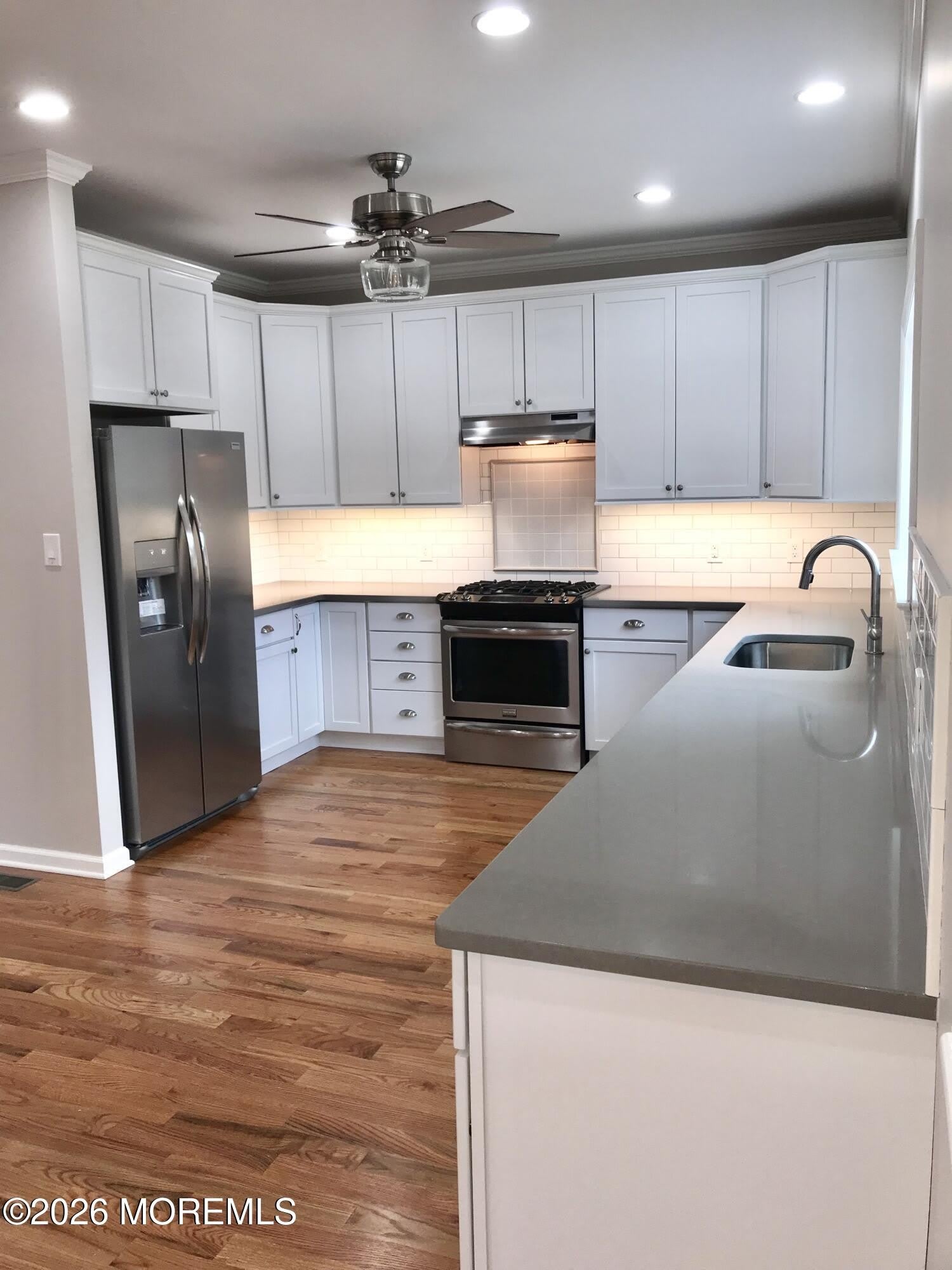 504 N Lake Drive – photo 2