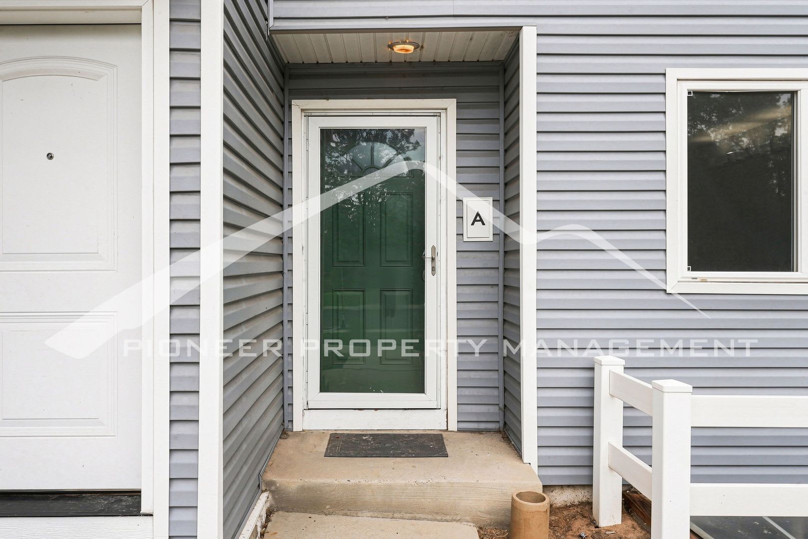 Lovely Townhome with Fenced Back Patio Area! – photo 2