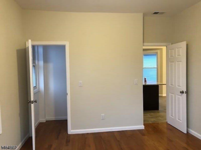 637 Parker St – photo 3