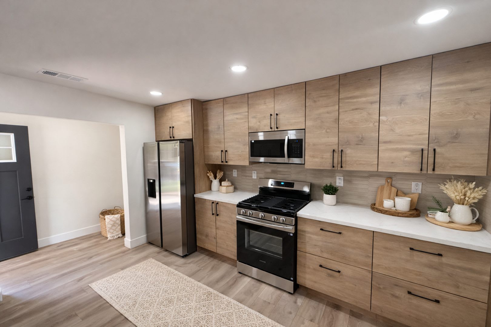 Completely Remodeled 2026 6 Bed 2 Bath Home Near Sdsu Modern Finishes Exceptional Back Yard Space – photo 2