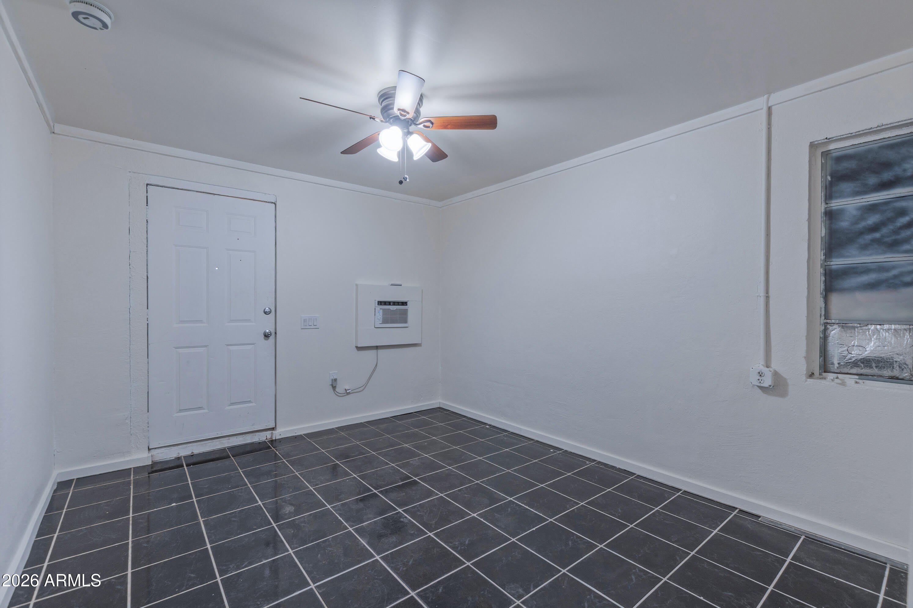 5946 W MYRTLE Avenue – photo 4