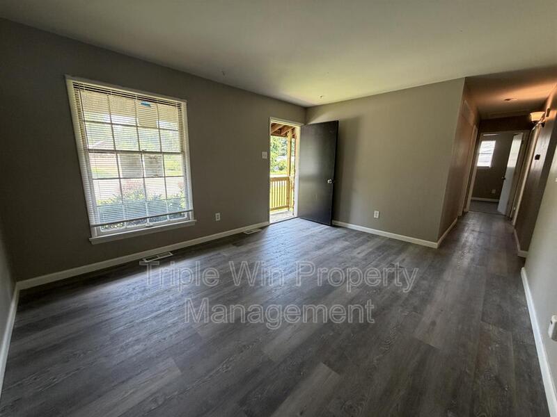 7250 HOWDERSHELL RD – photo 5