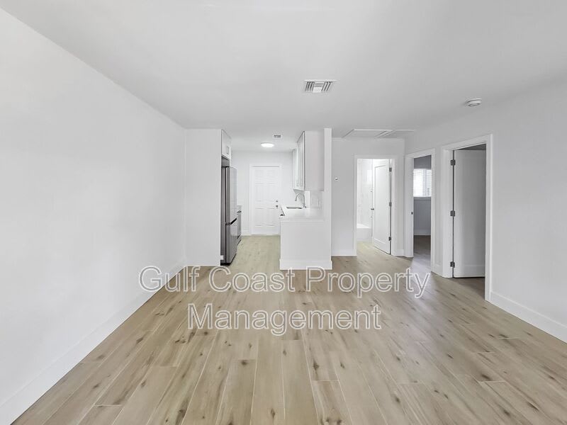 518 12th St W – photo 4