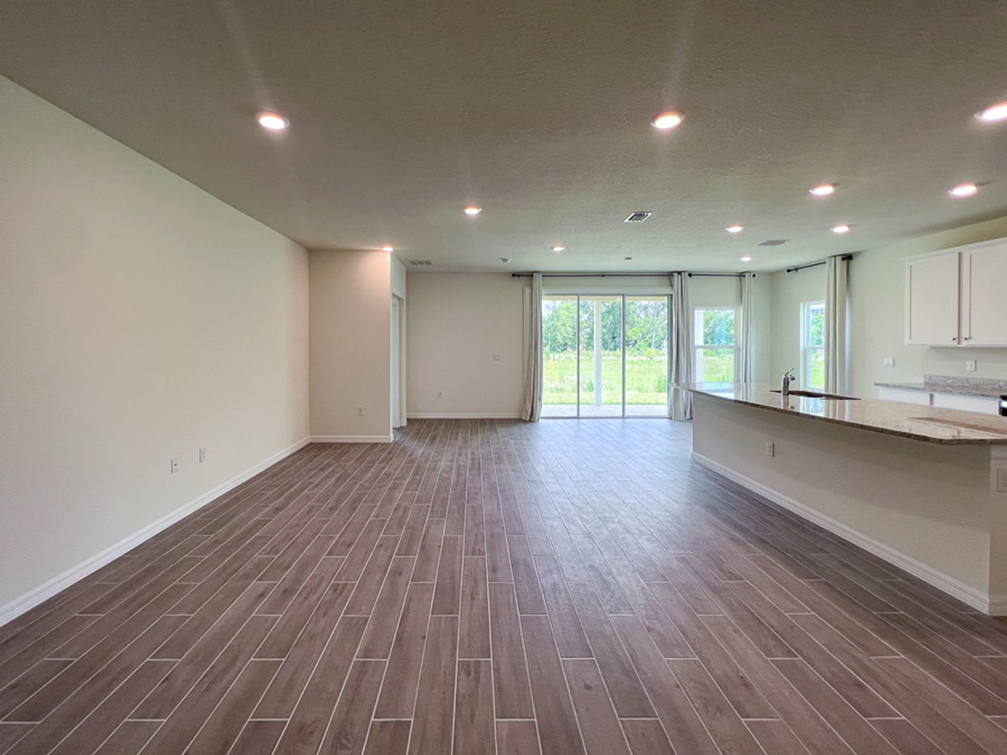 3BR/2BA Smart Home in Arbor Greens – photo 3