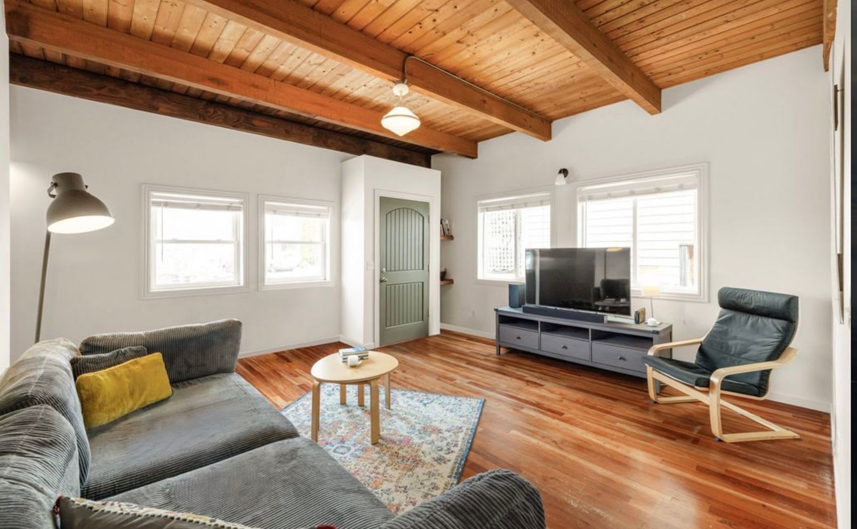 Beautiful 3 Bedroom Milwaukie Home Wood Floors Tons Of Character – photo 5