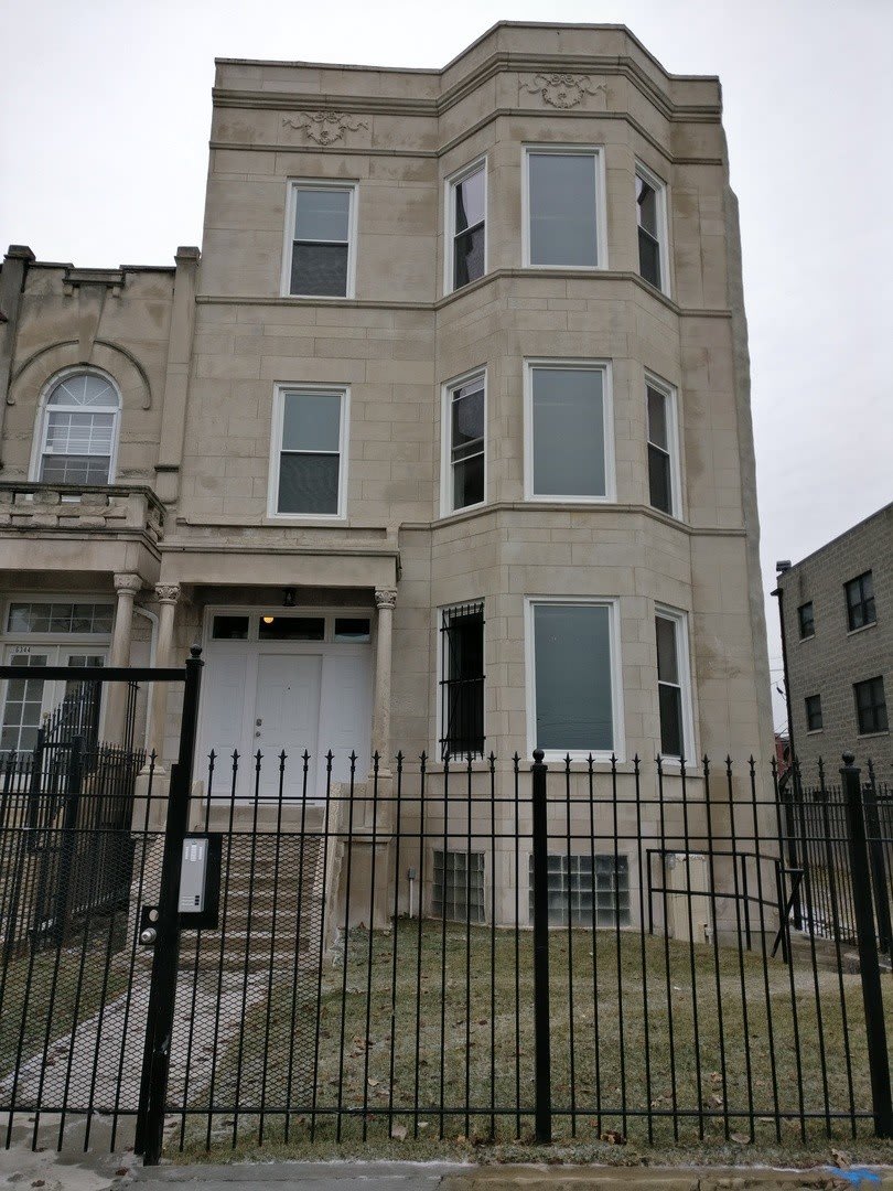 6342 S Ingleside Avenue – photo 1