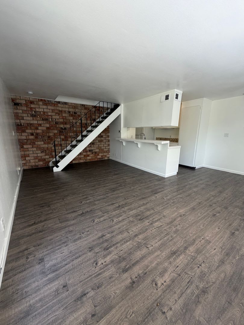 Two-Story 2/1 Near Fig-Garden Village! – photo 2