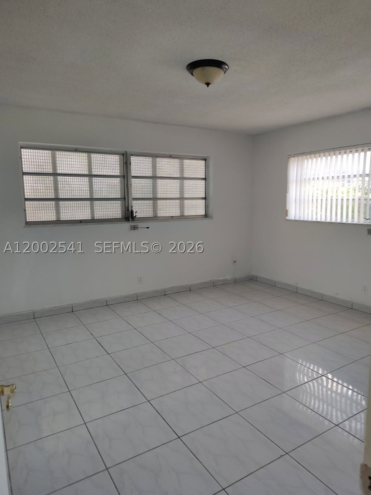 200 NE 12th Ave – photo 3