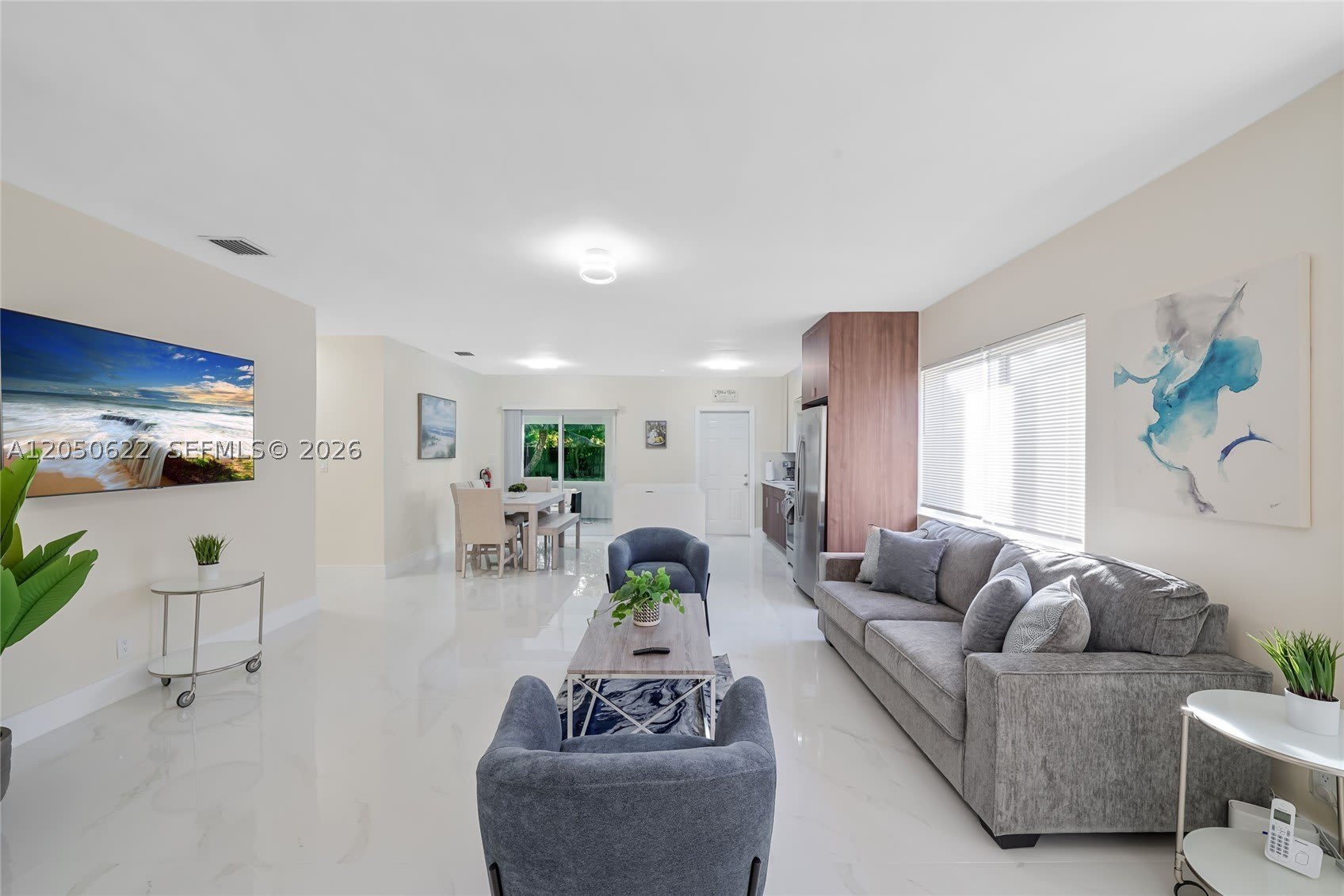 1021 NE 3rd Ave – photo 1