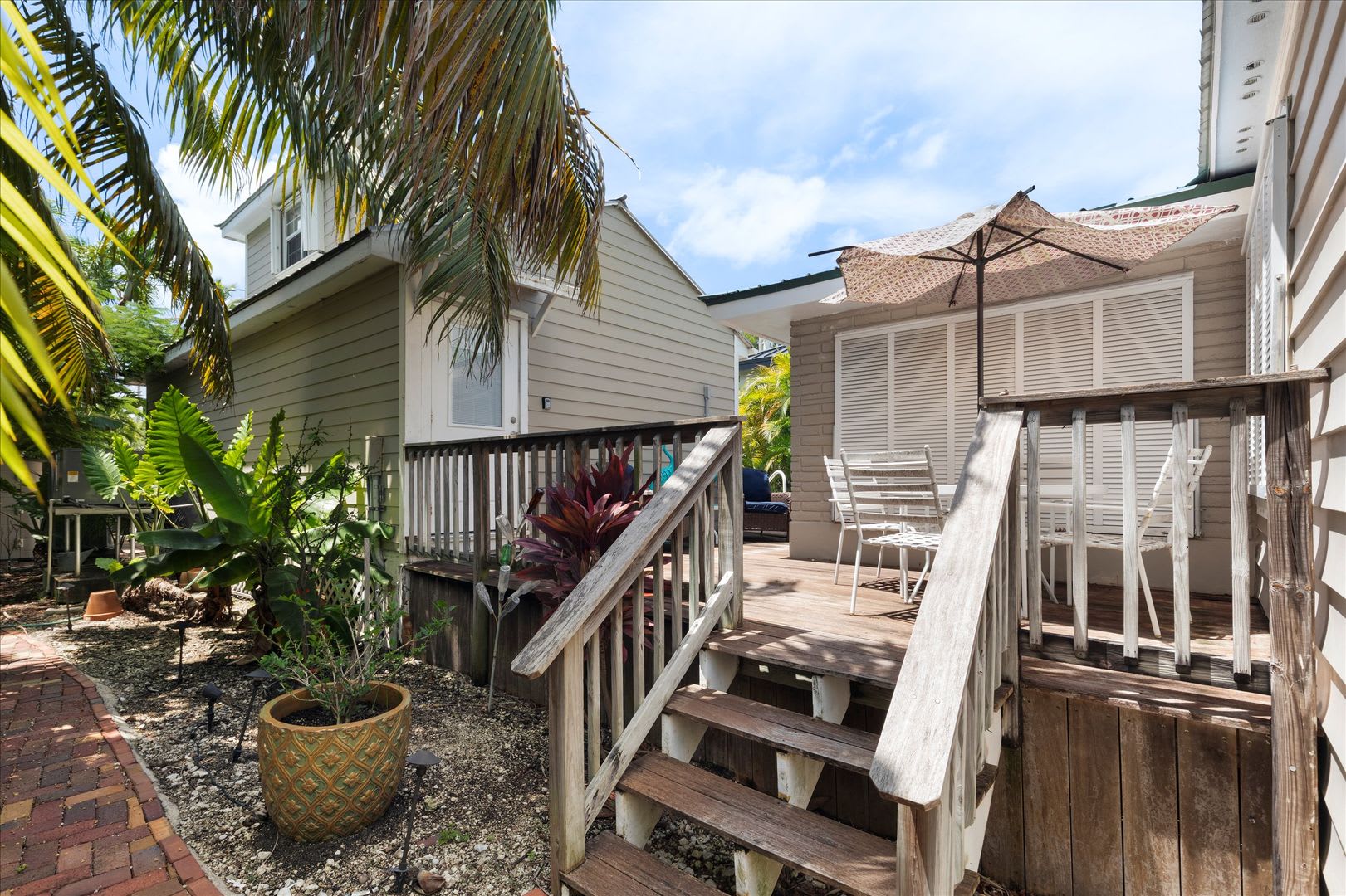 Charming 1BR/1BA with Loft & Pool Access – Fully Furnished! – photo 2