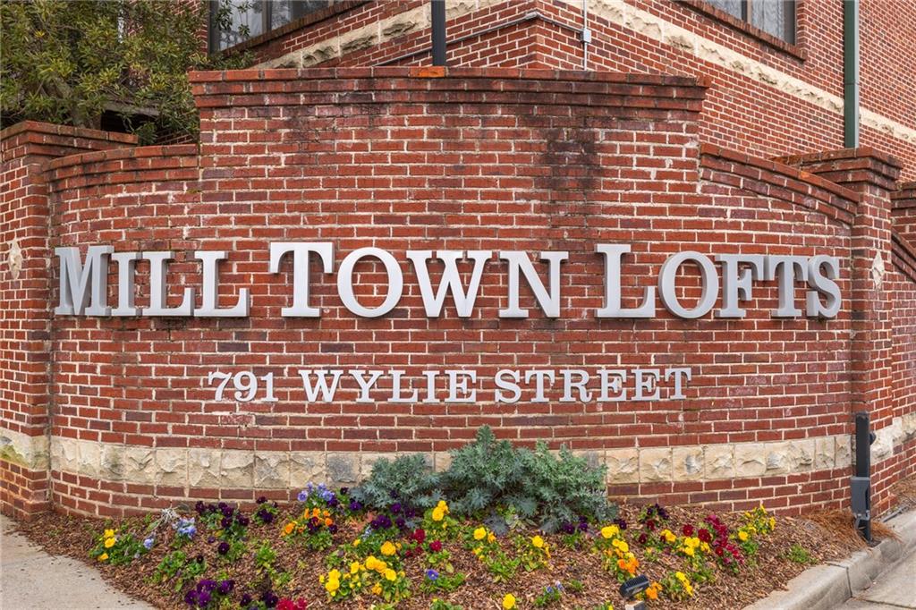 791 Wylie Street Southeast – photo 1