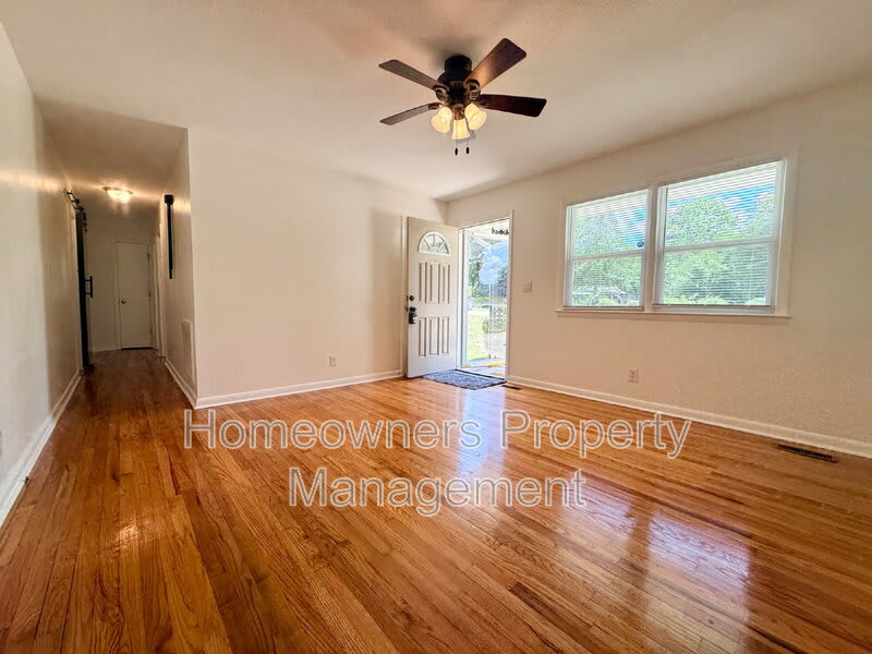 815 Mcneil St – photo 3