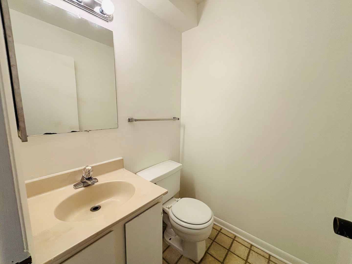 3 Bedroom 2.5 Bath Townhouse – photo 4