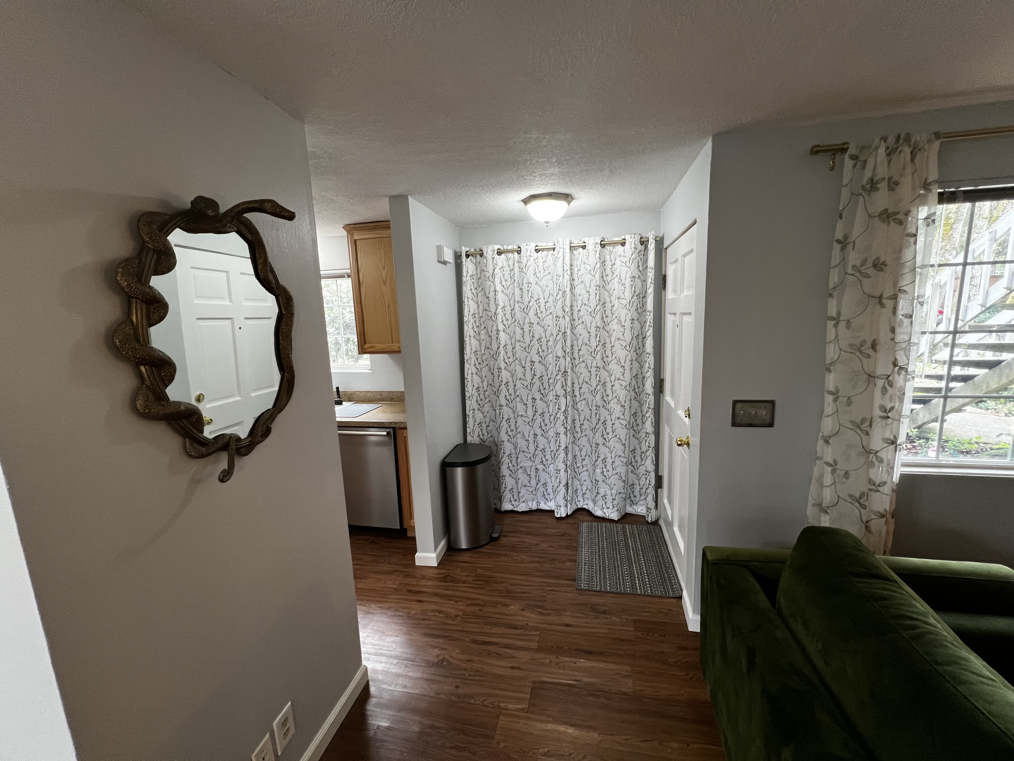 2133 Hawkins Lane – photo 3