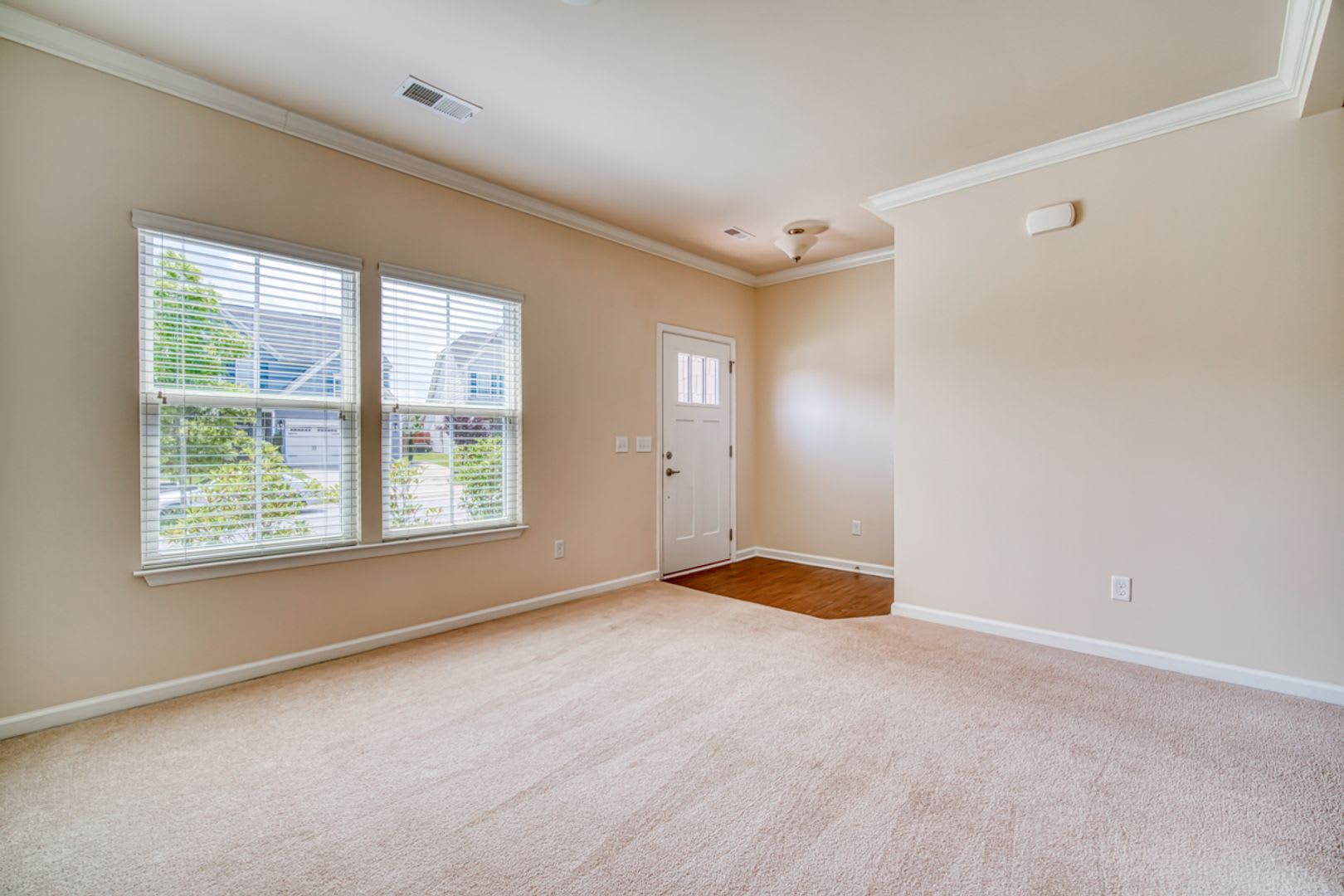 Beautiful 3 bedroom 2.5 bathroom ready for you to call home! – photo 5