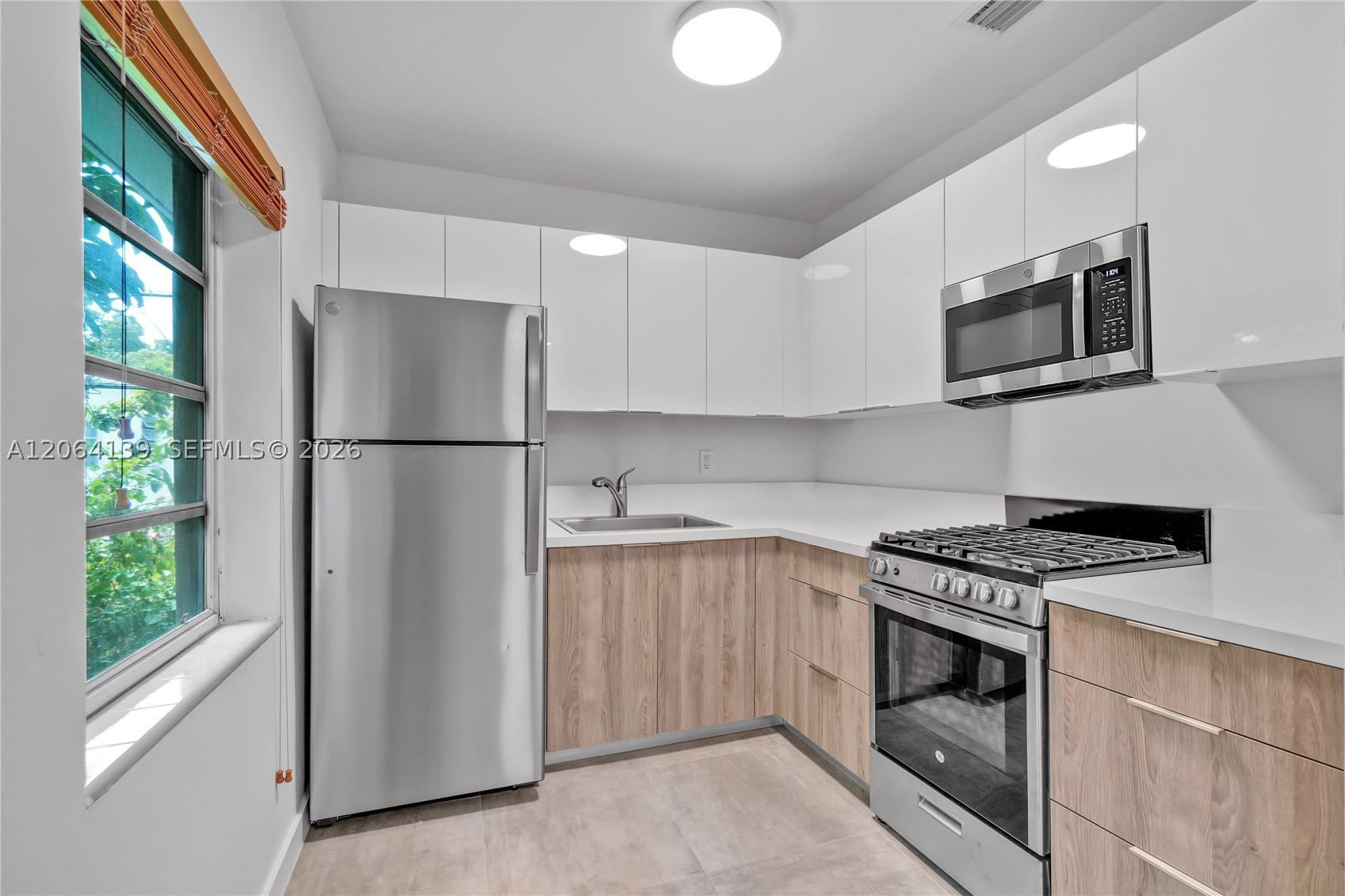 411 Santander Ave – photo 1