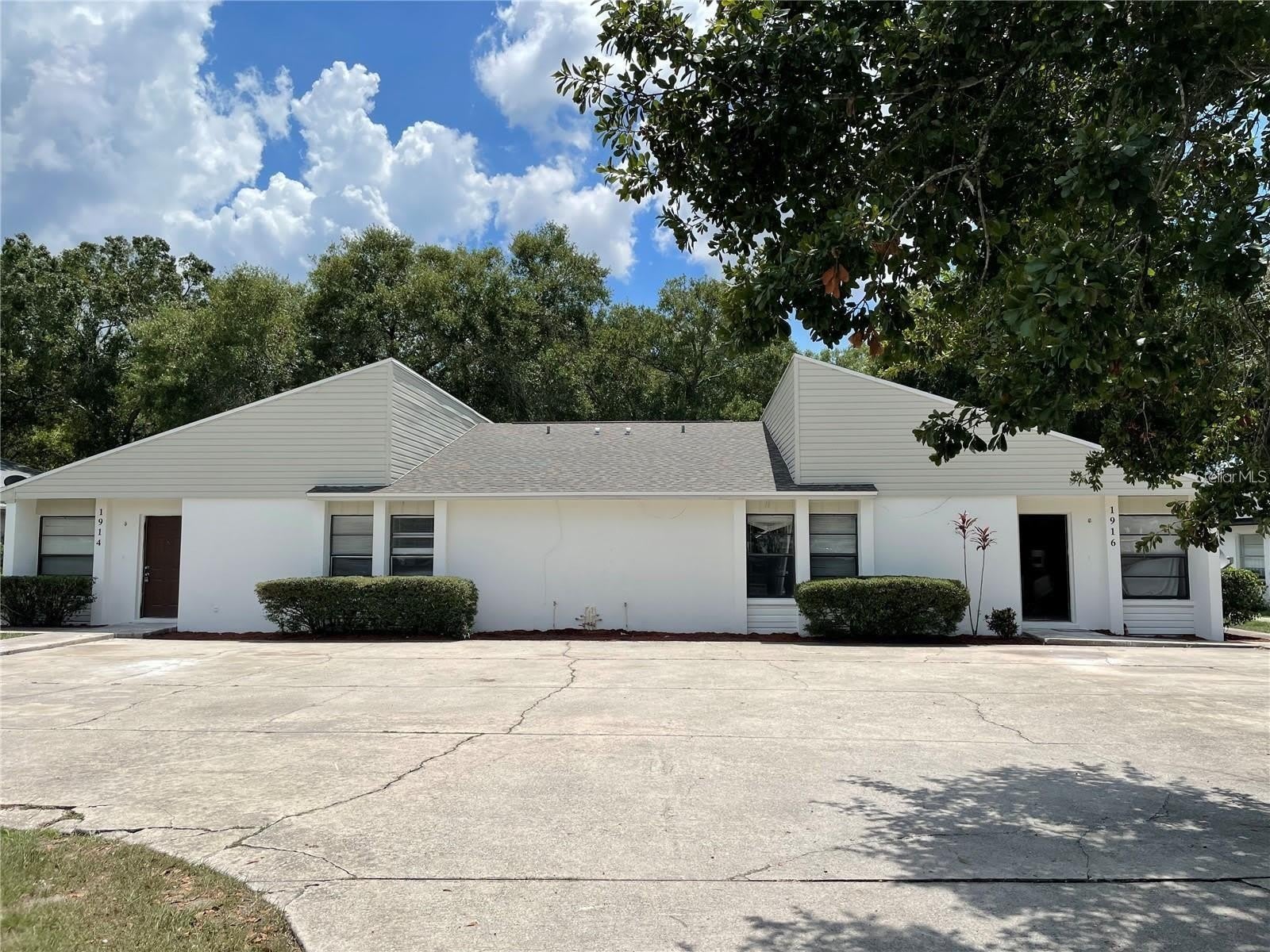 1916 CRYSTAL GROVE Drive – photo 1