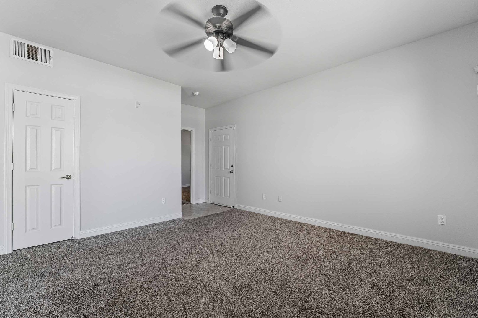 Beautiful Condo with Spacious Layout! – photo 4