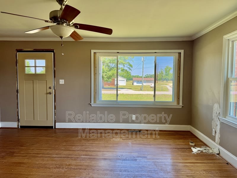 1638 Evans Rd – photo 5