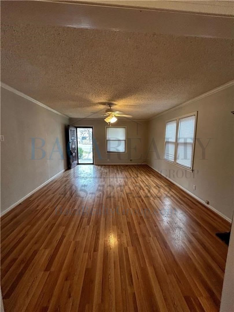 Adorable And Spacious 2Br 1Ba House – photo 4