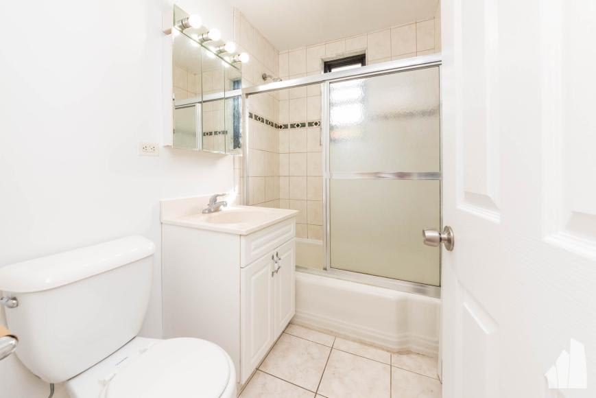 7320 N. Ridge Blvd – photo 1