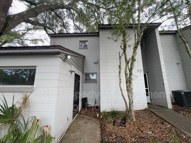 627 NE 28th Avenue – photo 3