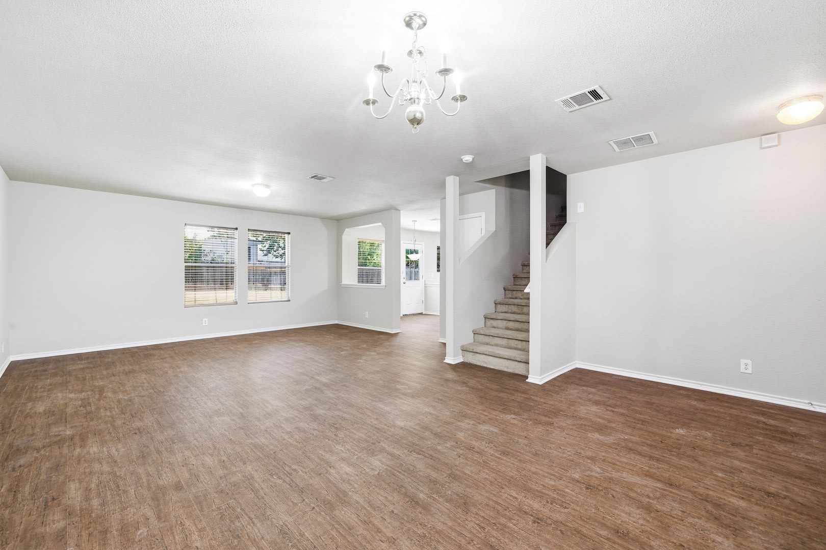 ***MOVE-IN SPECIAL: TWO WEEKS FREE***Two-Story Home in Vistas of Westcreek with HOA Amenities – photo 4