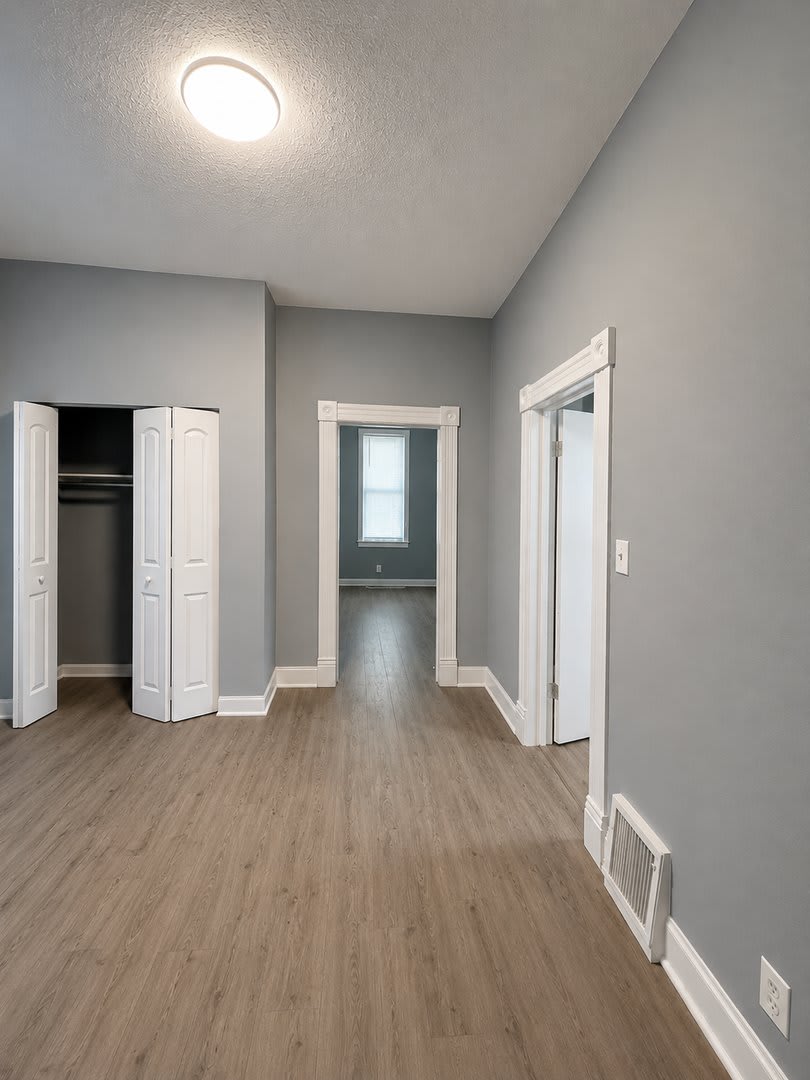 Fully Renovated 1 Bed + Bonus Room – photo 5