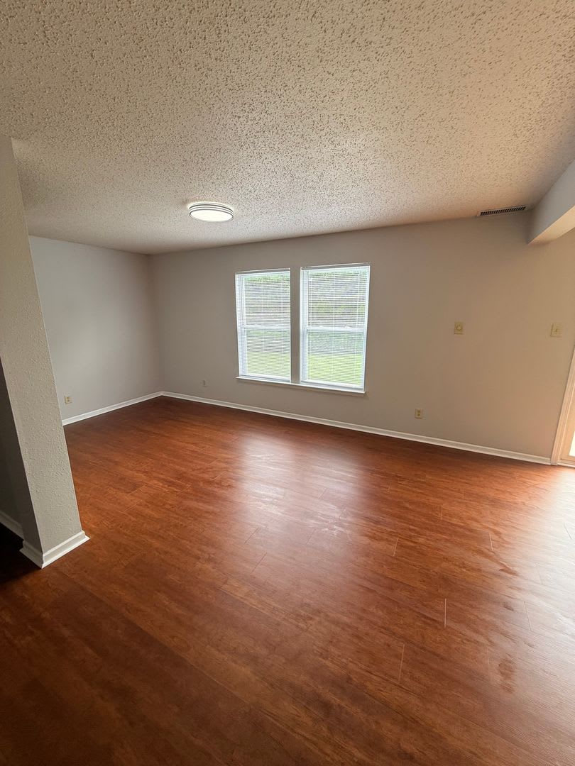 Move-In Ready 3-Bedroom Home in Fishers with Brand-New Flooring! – photo 4