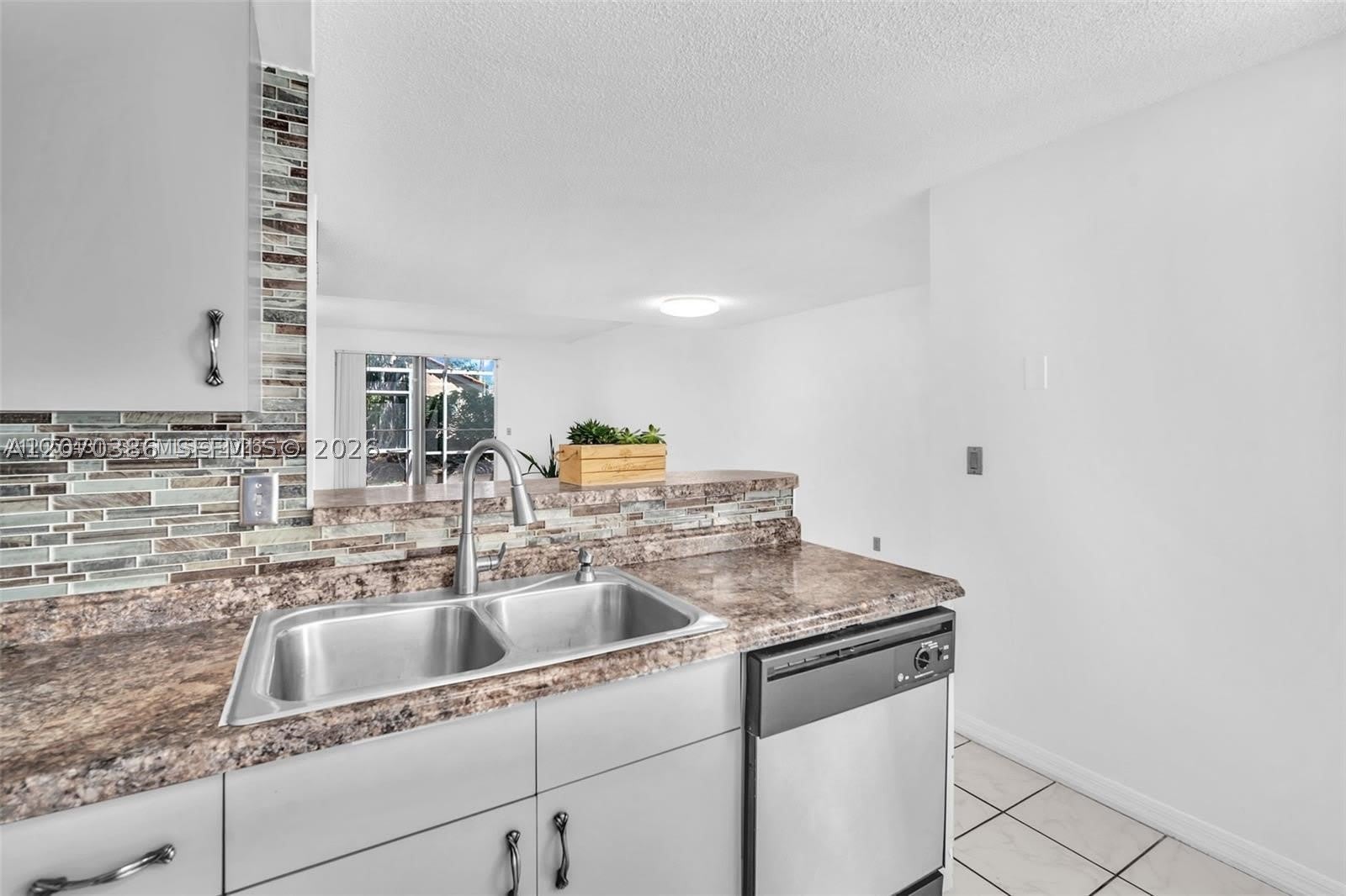 800 Sorrento Dr. – photo 4