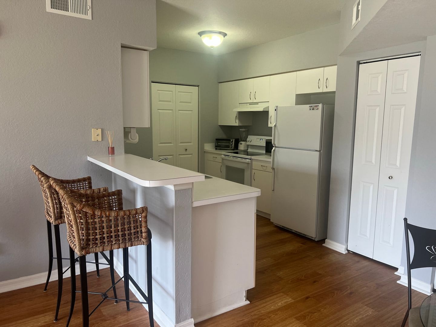 Very Reasonable Rate Fully Furnished Lovely Furnished 2 Bed 2 Bath Ground Floor Seasonal – photo 3