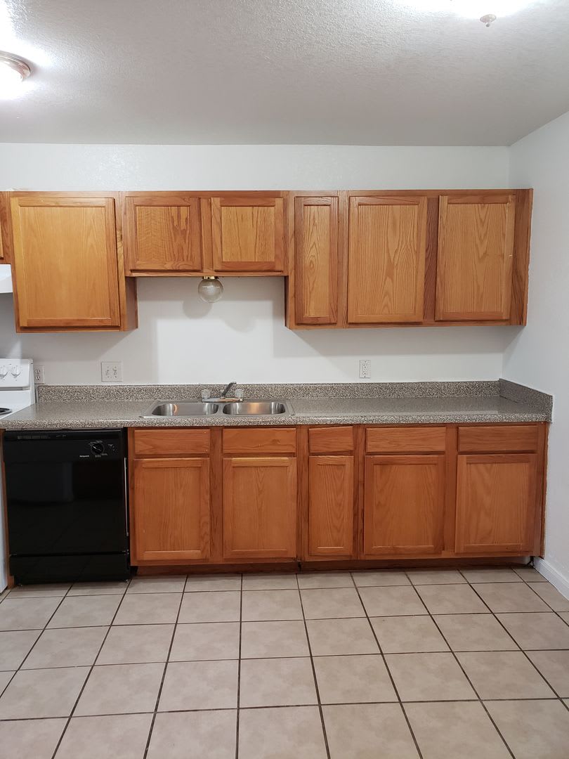 Sunset Grove Apartments – photo 3