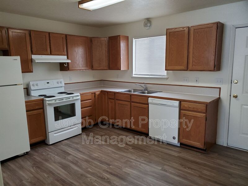 4946 Cole Street – photo 3