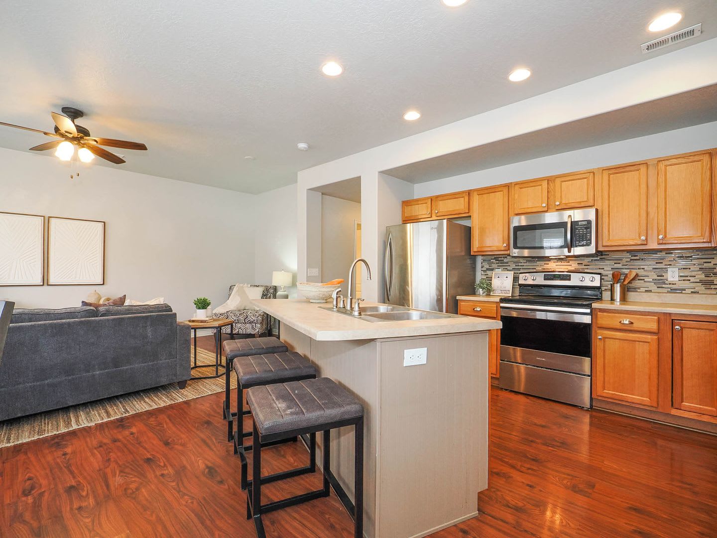 Beautiful Saratoga Springs Townhome For Rent – photo 4