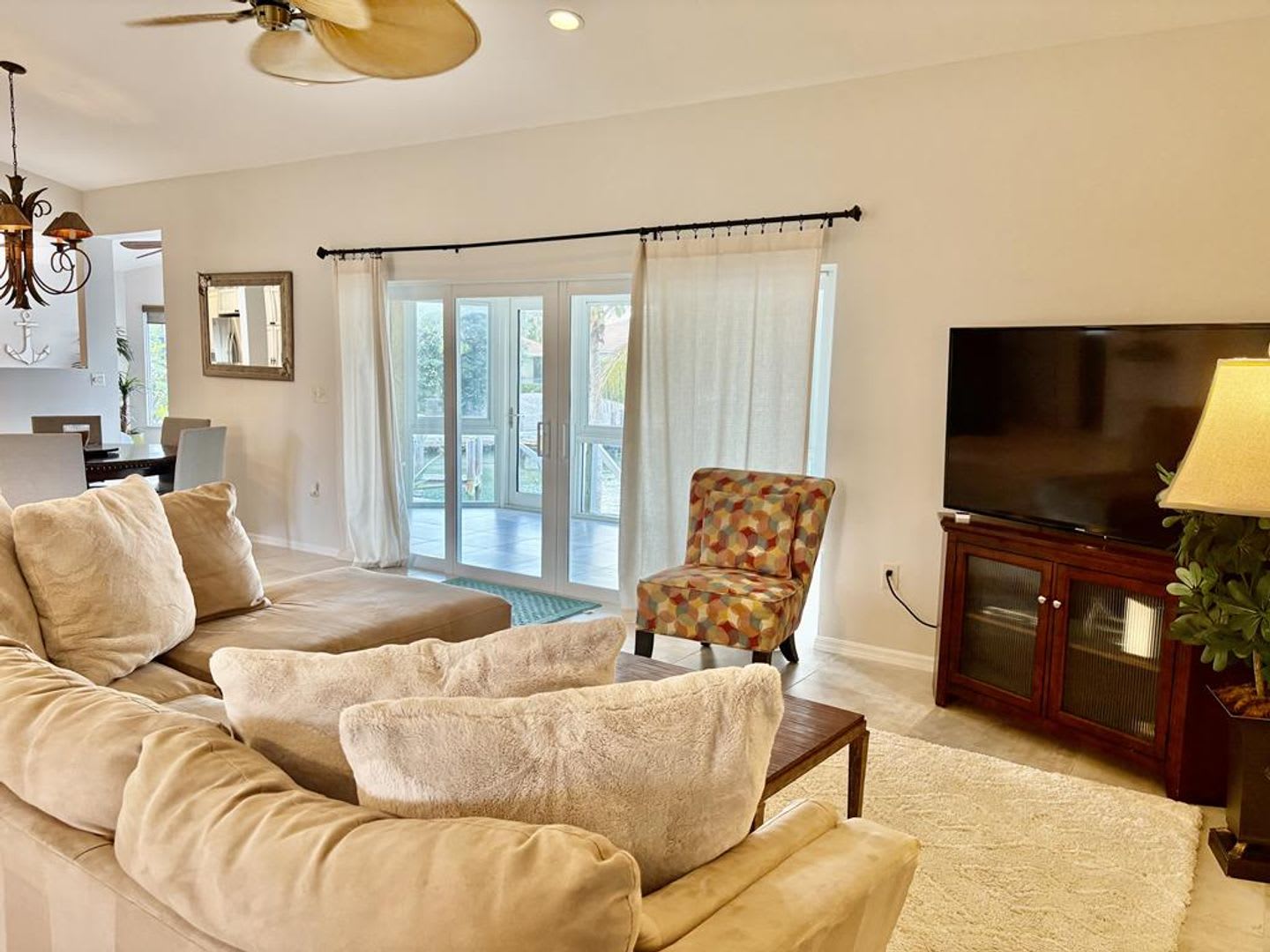 Home – photo 4