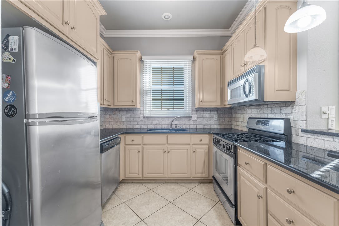 2612 Everest Avenue – photo 2