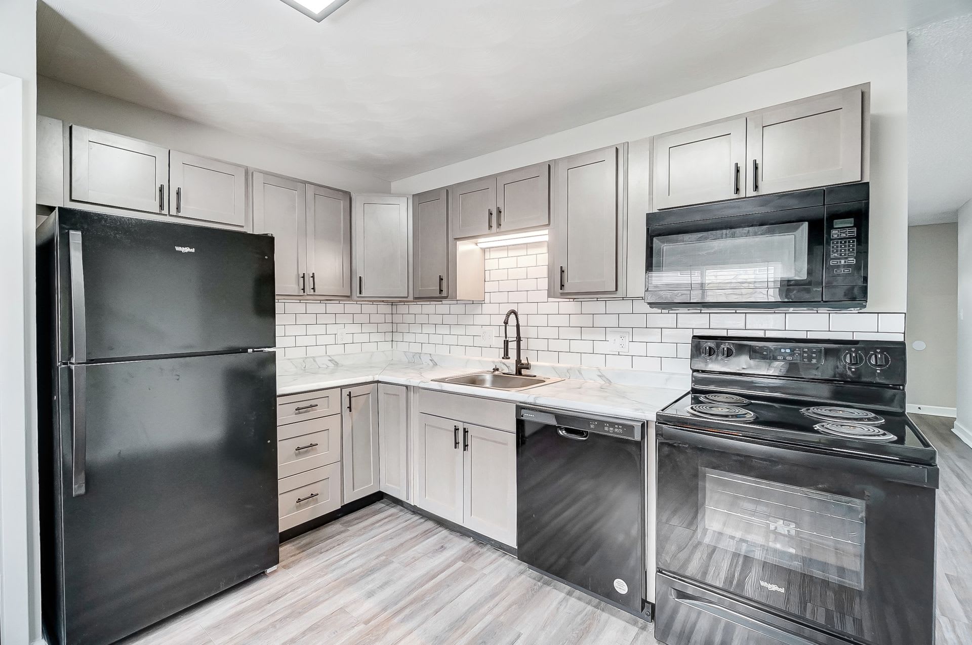 Hickory Creek Apartments – photo 2