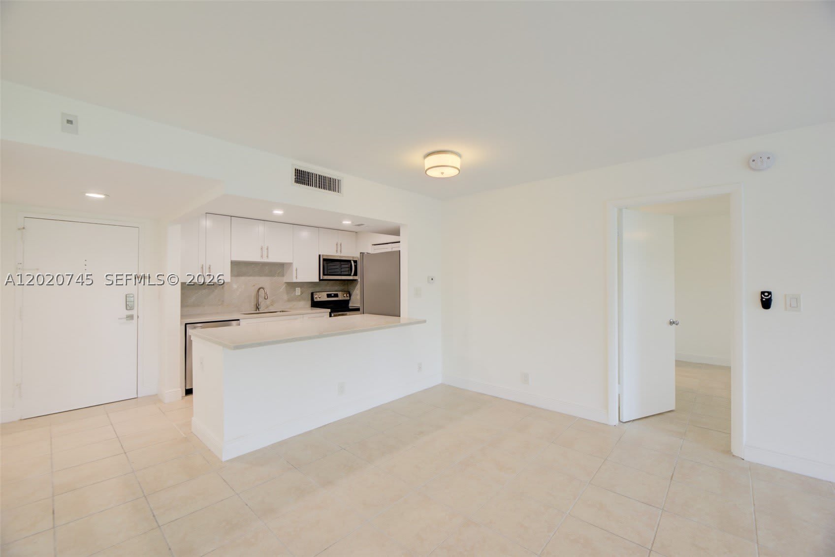 200 Lakeview Dr – photo 1