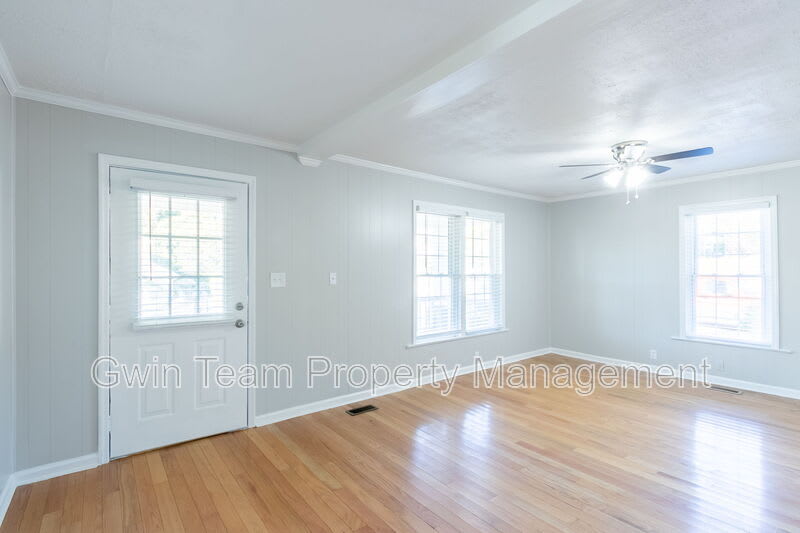 4715 S Lee St – photo 4