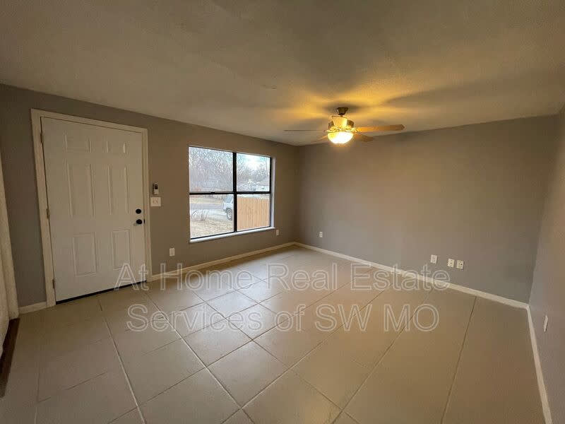 2826 W Olive St – photo 2