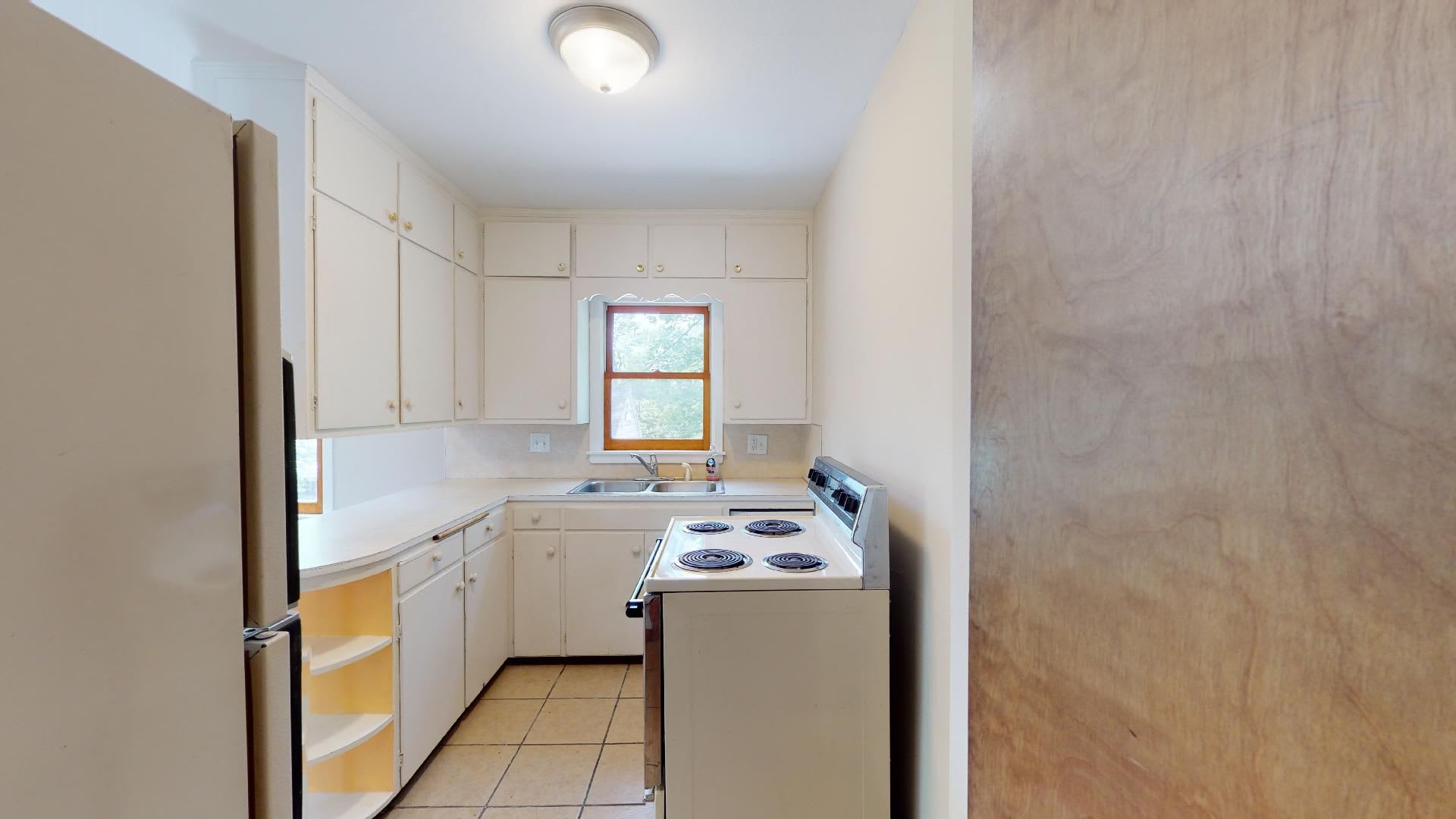 Walk to ISU • Washer/Dryer • 3 Large Bedrooms • Only $450/person * Available Immediately – photo 4