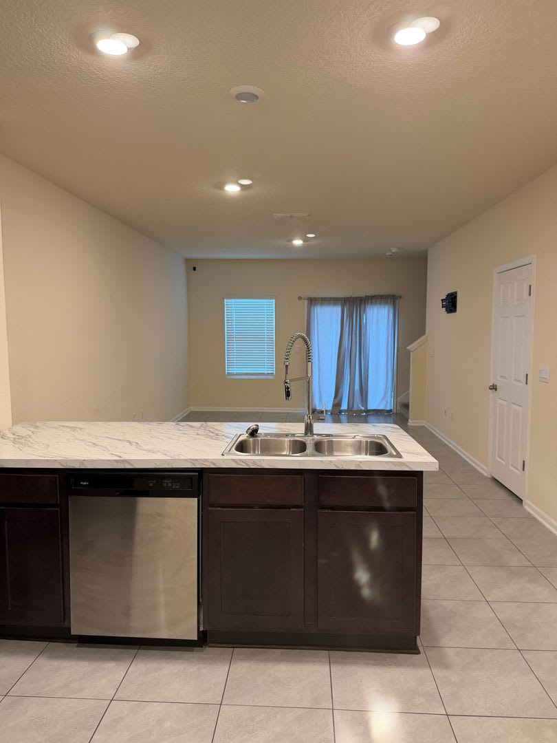 Spacious 2-Bedroom Townhome Near River City – photo 3