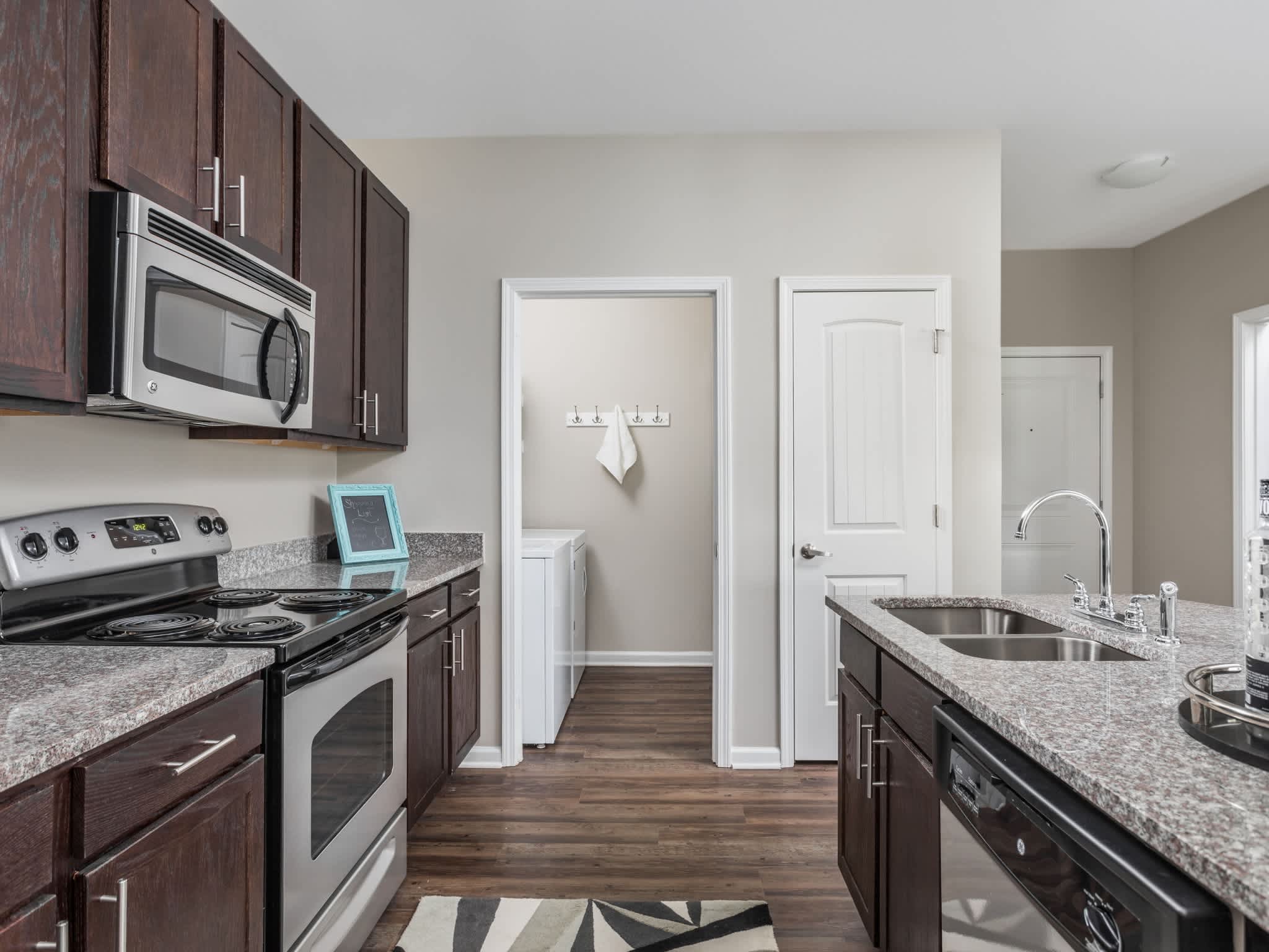 Aston Apartments – photo 5