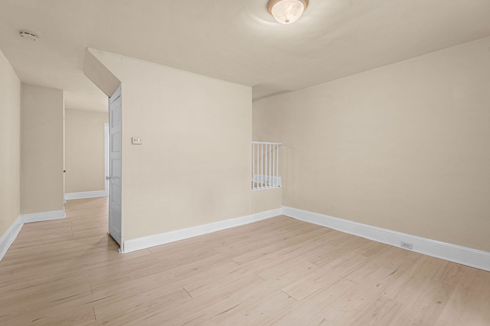 First Month Rent Free Renovated Row Home New Kitchen Floors Paint Located In Rose Tree Media Sd Deck Private Yard Central Air – photo 5